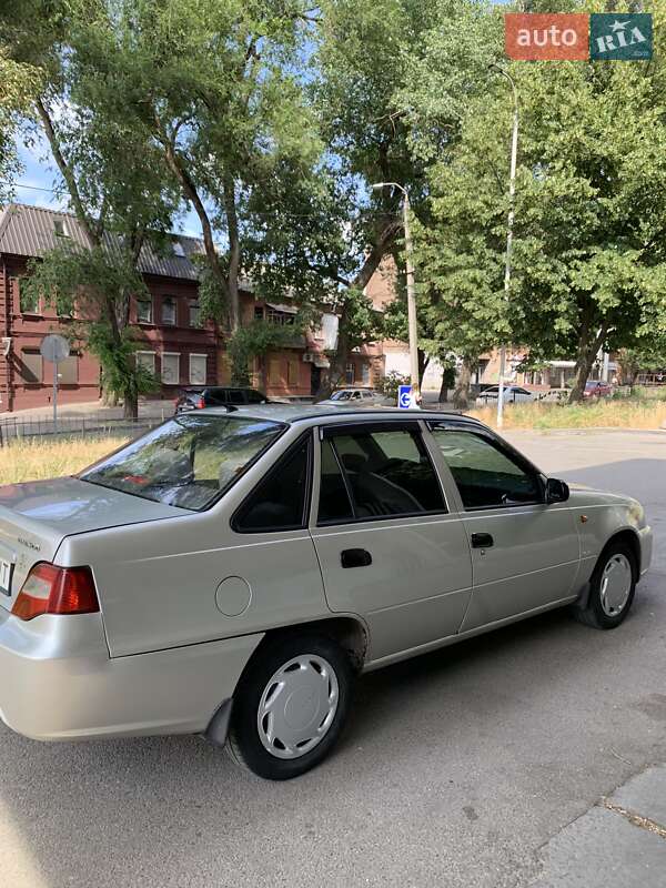 Седан Daewoo Nexia 2008 в Днепре