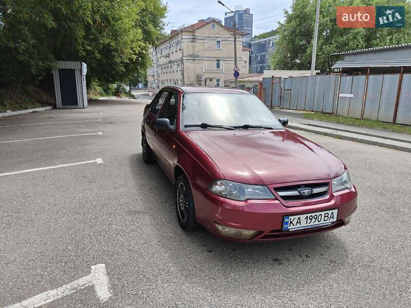 Седан Daewoo Nexia 2010 в 