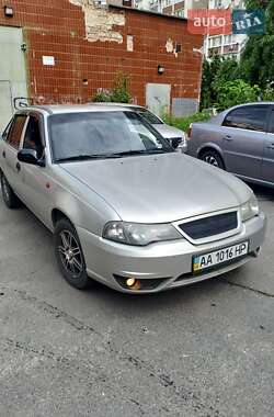 Седан Daewoo Nexia 2008 в Києві