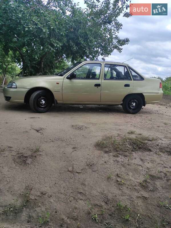 Седан Daewoo Nexia 2009 в Олександрії