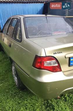 Седан Daewoo Nexia 2011 в 