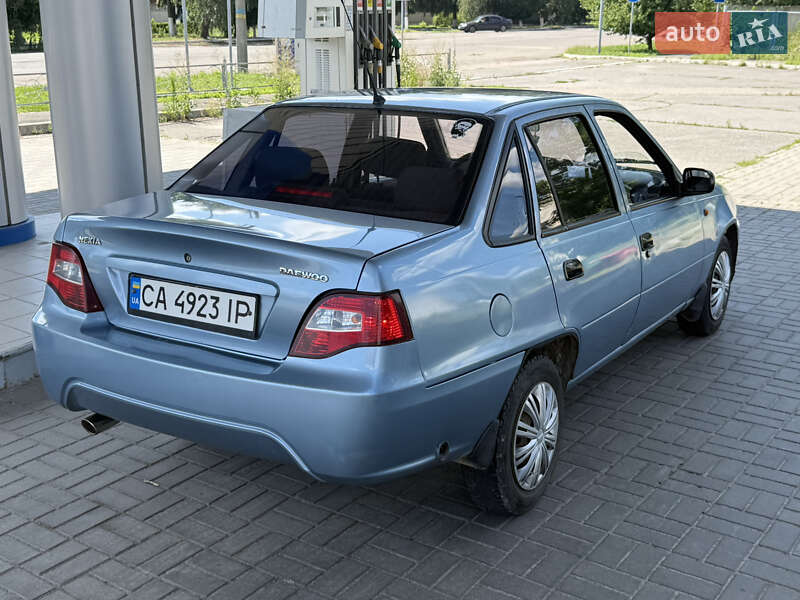 Седан Daewoo Nexia 2011 в Золотоноше