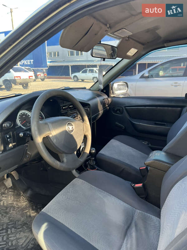 Седан Daewoo Nexia 2012 в Ромнах