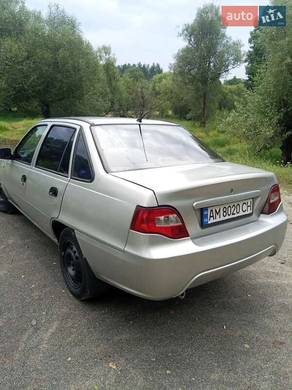 Седан Daewoo Nexia 2008 в Малине