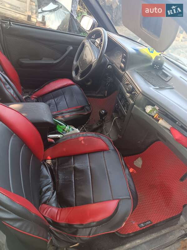 Седан Daewoo Nexia 1995 в Любаре