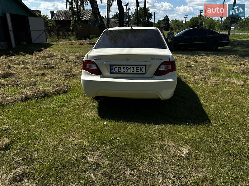 Седан Daewoo Nexia 2012 в Городне