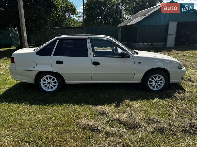 Седан Daewoo Nexia 2012 в Городне