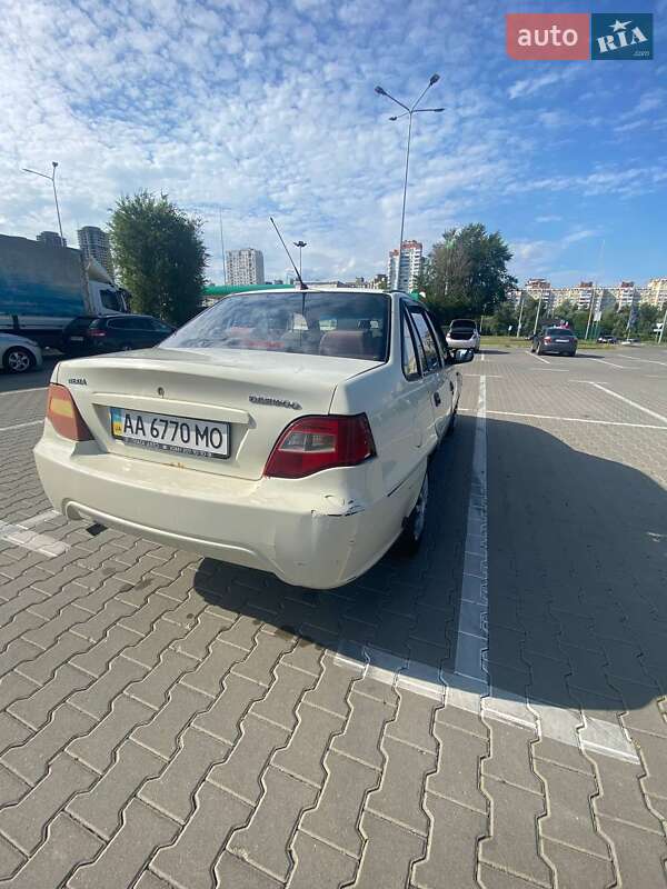 Седан Daewoo Nexia 2010 в Киеве
