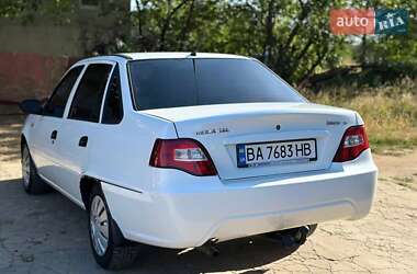 Седан Daewoo Nexia 2011 в 