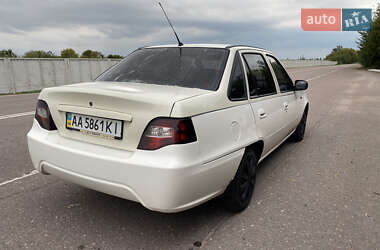 Седан Daewoo Nexia 2010 в 