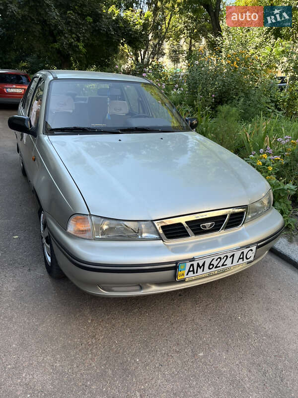 Седан Daewoo Nexia 2005 в 