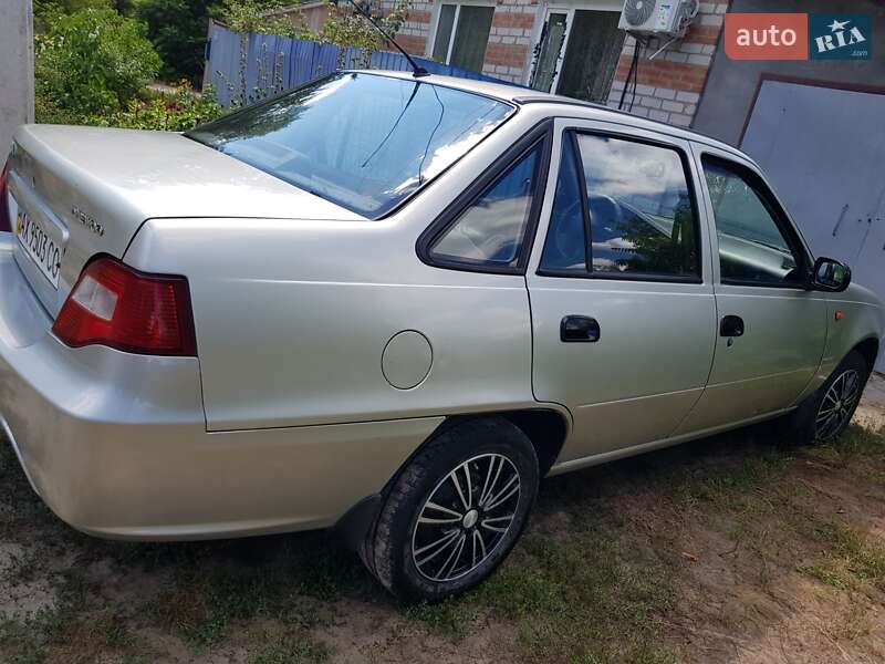 Седан Daewoo Nexia 2008 в Изюме