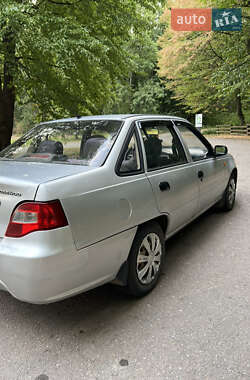 Седан Daewoo Nexia 2011 в 
