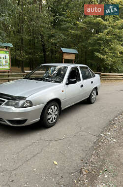 Седан Daewoo Nexia 2011 в 