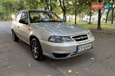 Седан Daewoo Nexia 2011 в 
