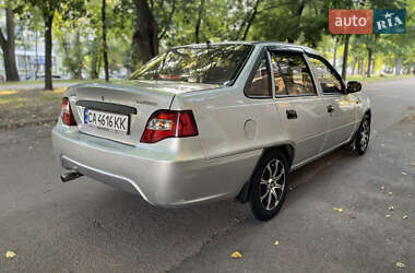 Седан Daewoo Nexia 2011 в 