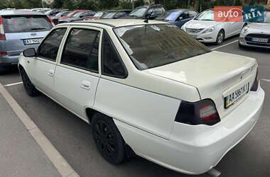 Седан Daewoo Nexia 2010 в 