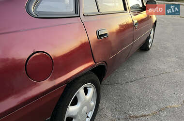 Седан Daewoo Nexia 2011 в 