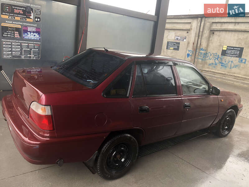 Седан Daewoo Nexia 2007 в Вишневом фото 4 Седан Daewoo Nexia 2007 в Вишневом