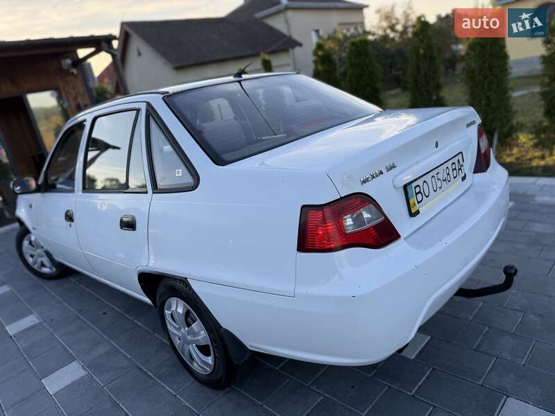 Седан Daewoo Nexia 2011 в Дрогобыче