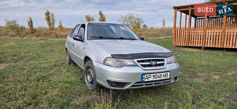 Седан Daewoo Nexia 2011 в 