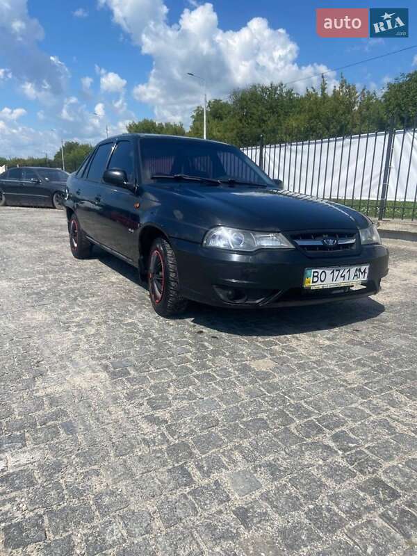 Седан Daewoo Nexia 2008 в Кременце