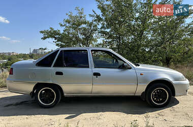 Седан Daewoo Nexia 2012 в 