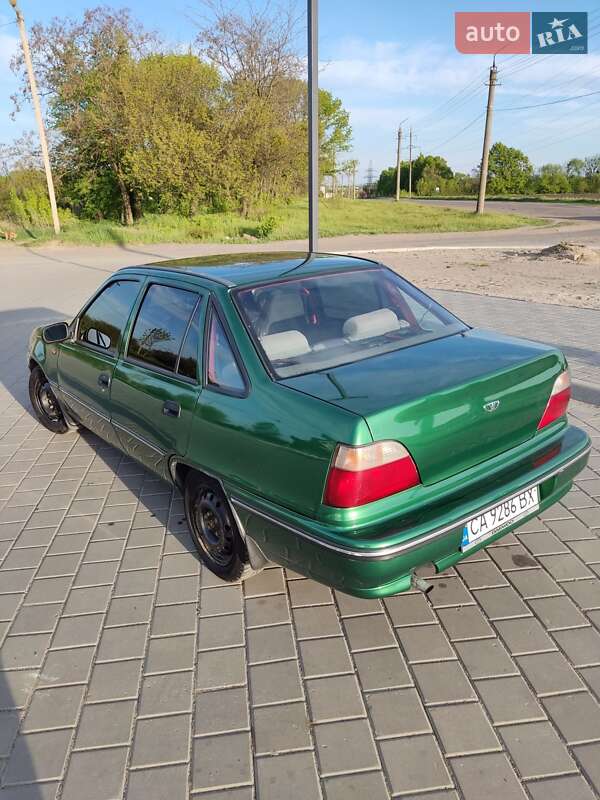 Седан Daewoo Nexia 2003 в Черкасах