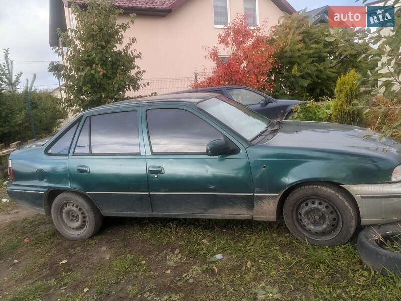 Седан Daewoo Nexia 1996 в Львове