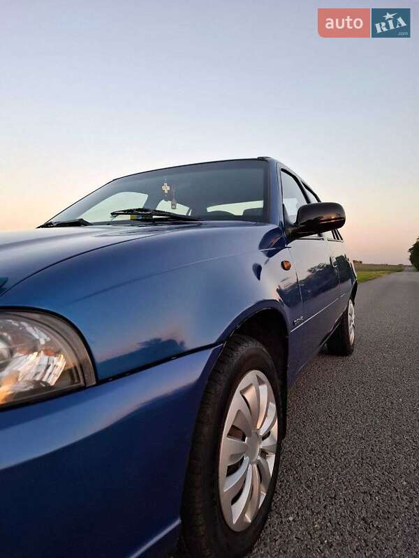 Седан Daewoo Nexia 2008 в Широком