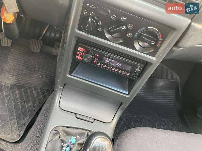 Седан Daewoo Nexia 1995 в Киеве