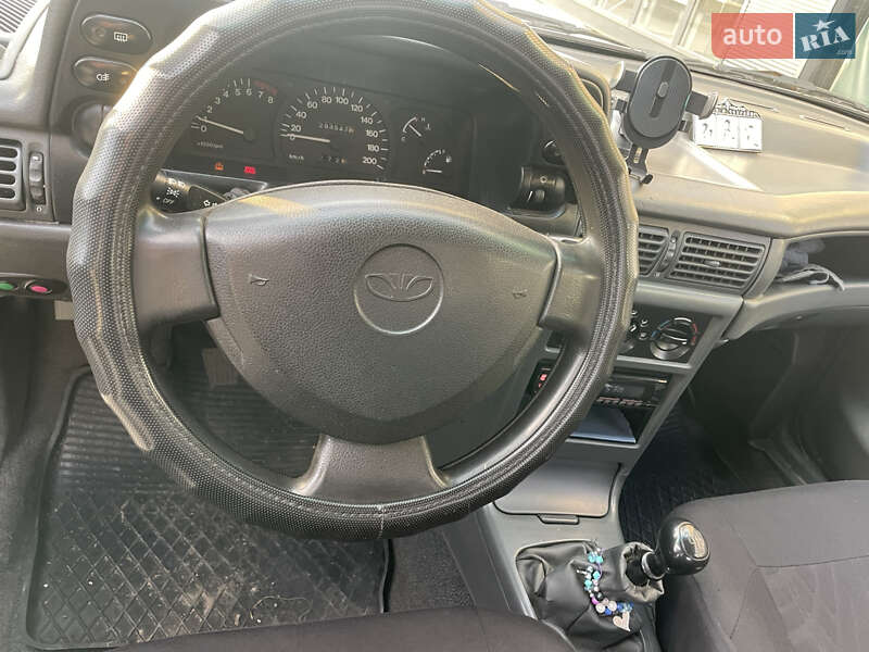 Седан Daewoo Nexia 1995 в Киеве