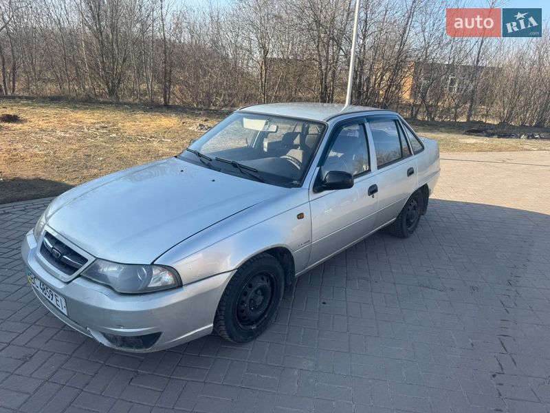 Седан Daewoo Nexia 2008 в Нововолынске