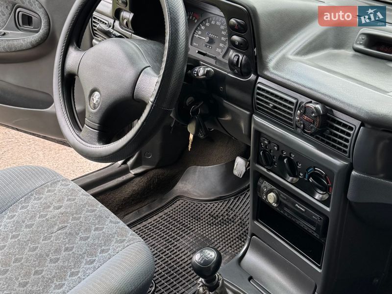 Седан Daewoo Nexia 2006 в Днепре