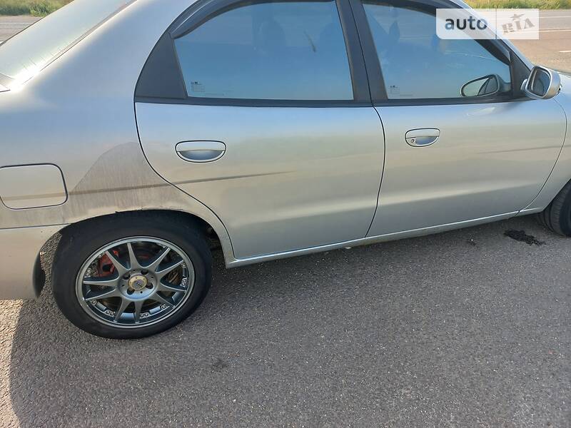 Седан Daewoo Nubira 1998 в Черновцах