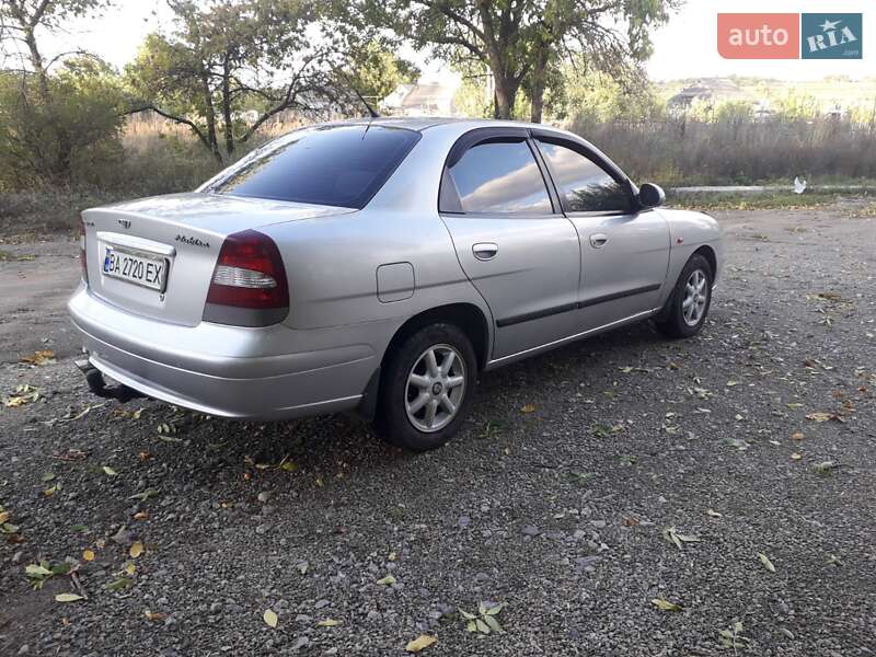 Седан Daewoo Nubira 2003 в Новгородке