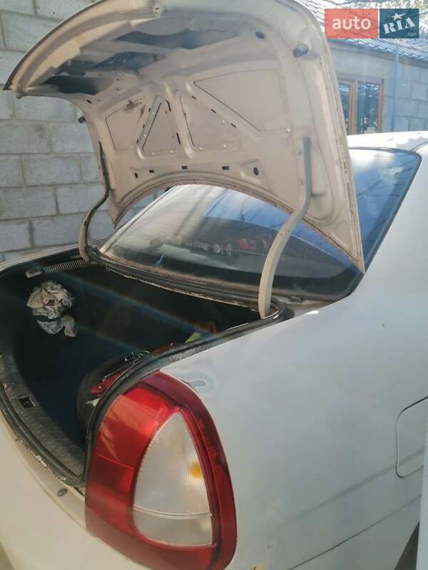 Седан Daewoo Nubira 1998 в Каменском