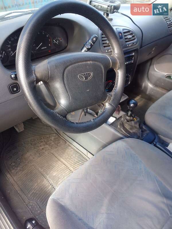 Седан Daewoo Nubira 1998 в Кегичевке