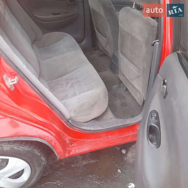 Седан Daewoo Nubira 1998 в Покровске