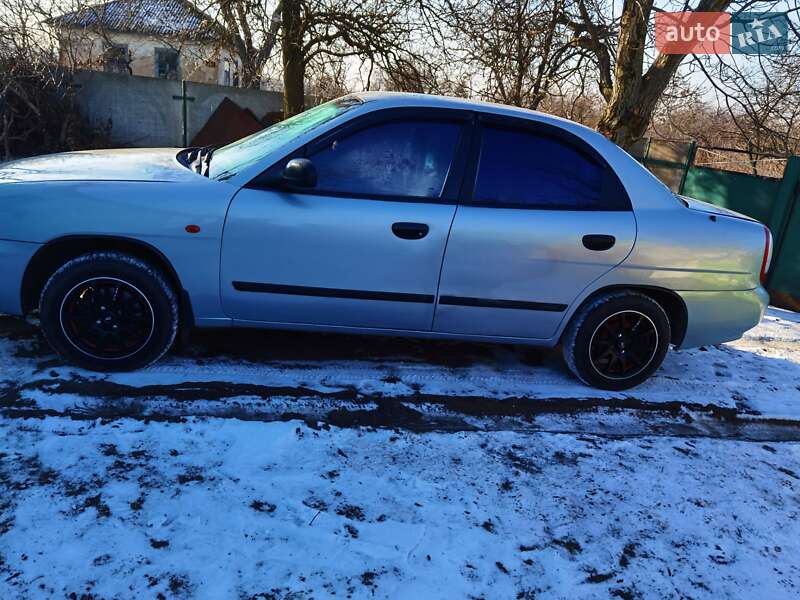 Седан Daewoo Nubira 1998 в Новоархангельську
