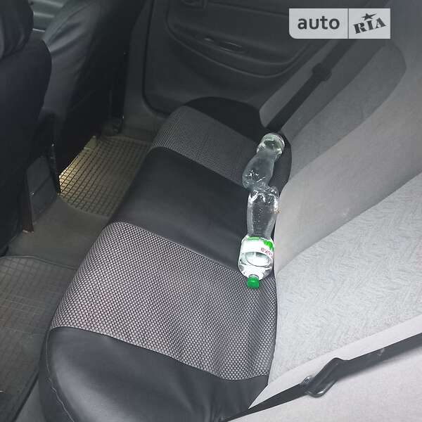 Седан Daewoo Nubira 1998 в Черновцах