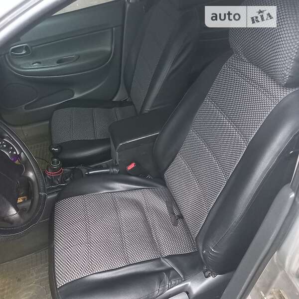 Седан Daewoo Nubira 1998 в Черновцах