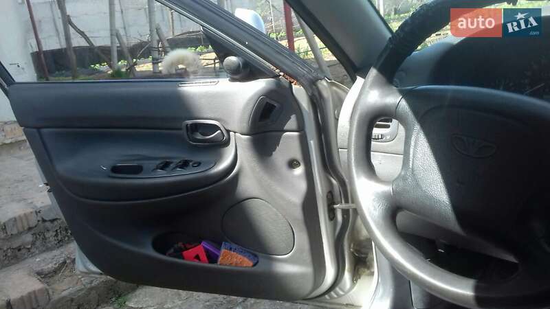 Седан Daewoo Nubira 1998 в Херсоне
