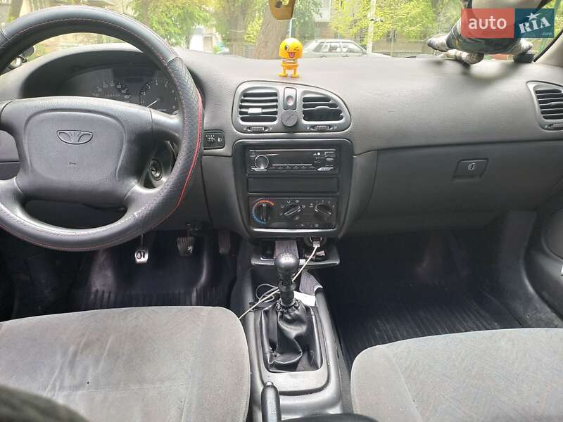 Седан Daewoo Nubira 1998 в Каменском