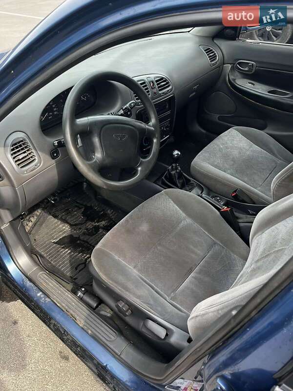 Седан Daewoo Nubira 1998 в Днепре