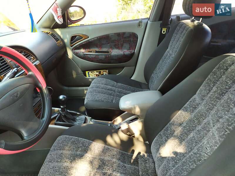 Седан Daewoo Nubira 2003 в Новомосковске