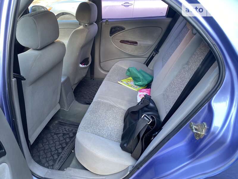 Седан Daewoo Nubira 2003 в Кривом Роге