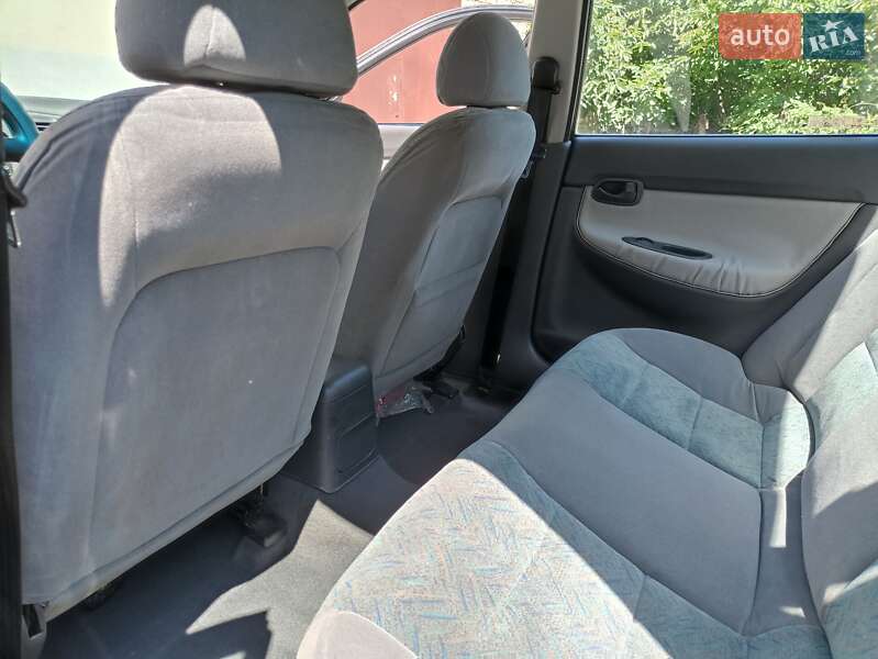 Седан Daewoo Nubira 1998 в Дніпрі