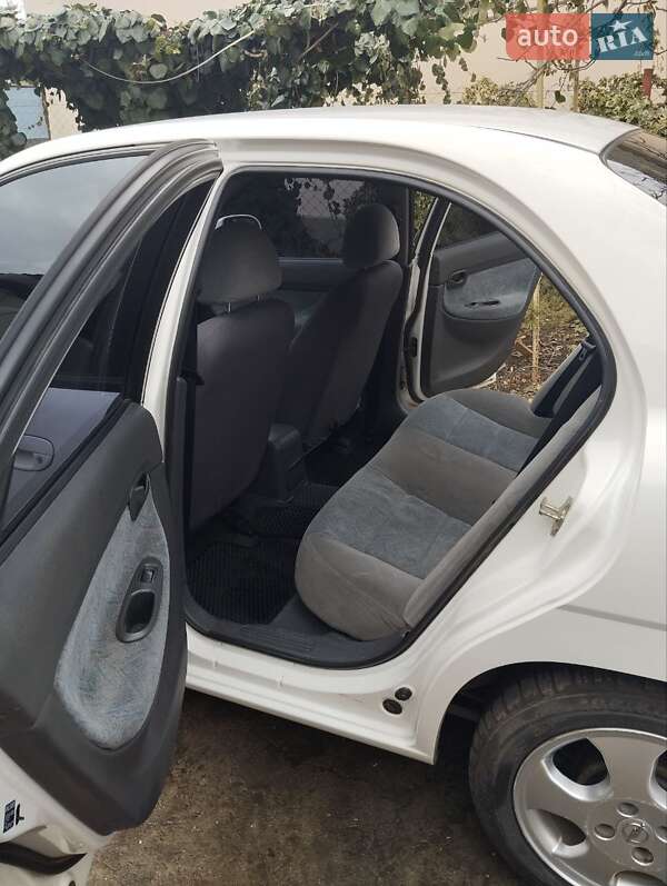 Седан Daewoo Nubira 1998 в Ізмаїлі
