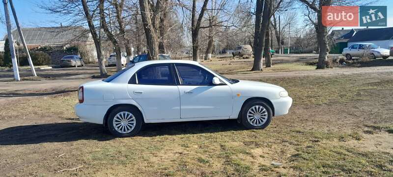 Седан Daewoo Nubira 1999 в Веселинове